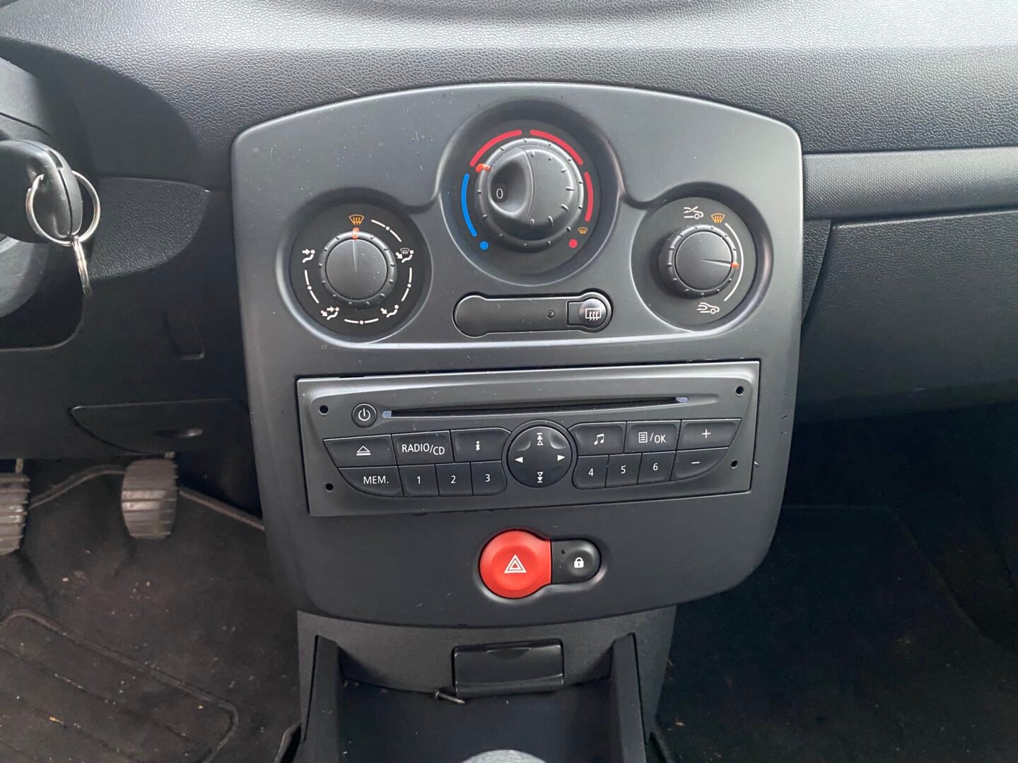 RENAULT Clio Authentique Phase 2 1.2 i 16V eco2 75 cv