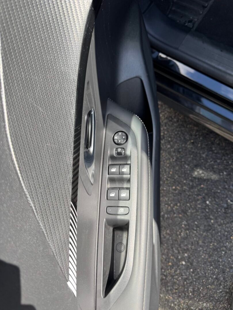 PEUGEOT 208 II (P21) Phase 2 5 Portes 1.2 12V S&S 100 cv