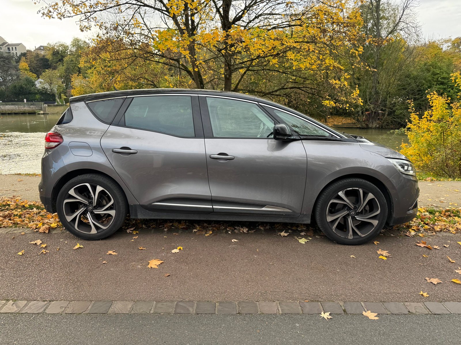 RENAULT Scenic IV 1.7 dCi EDC6 120ch “Business Intens”