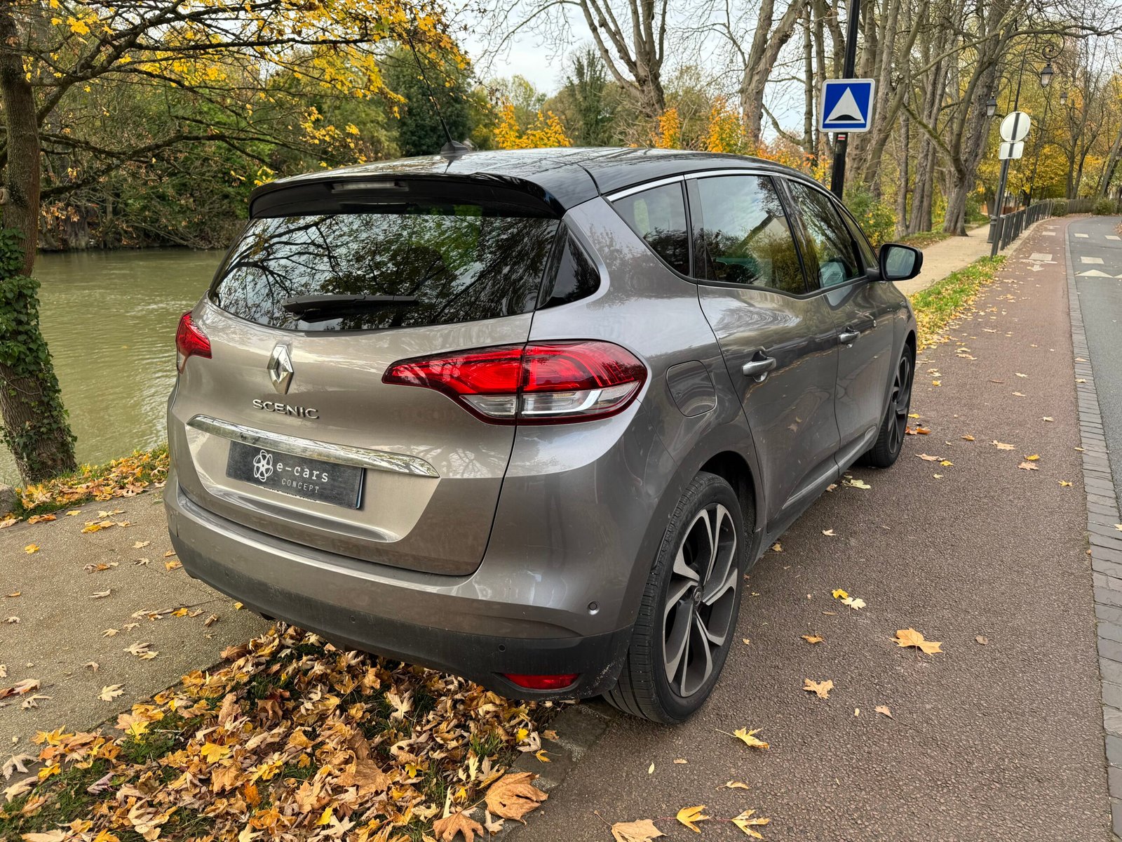 RENAULT Scenic IV 1.7 dCi EDC6 120ch “Business Intens”