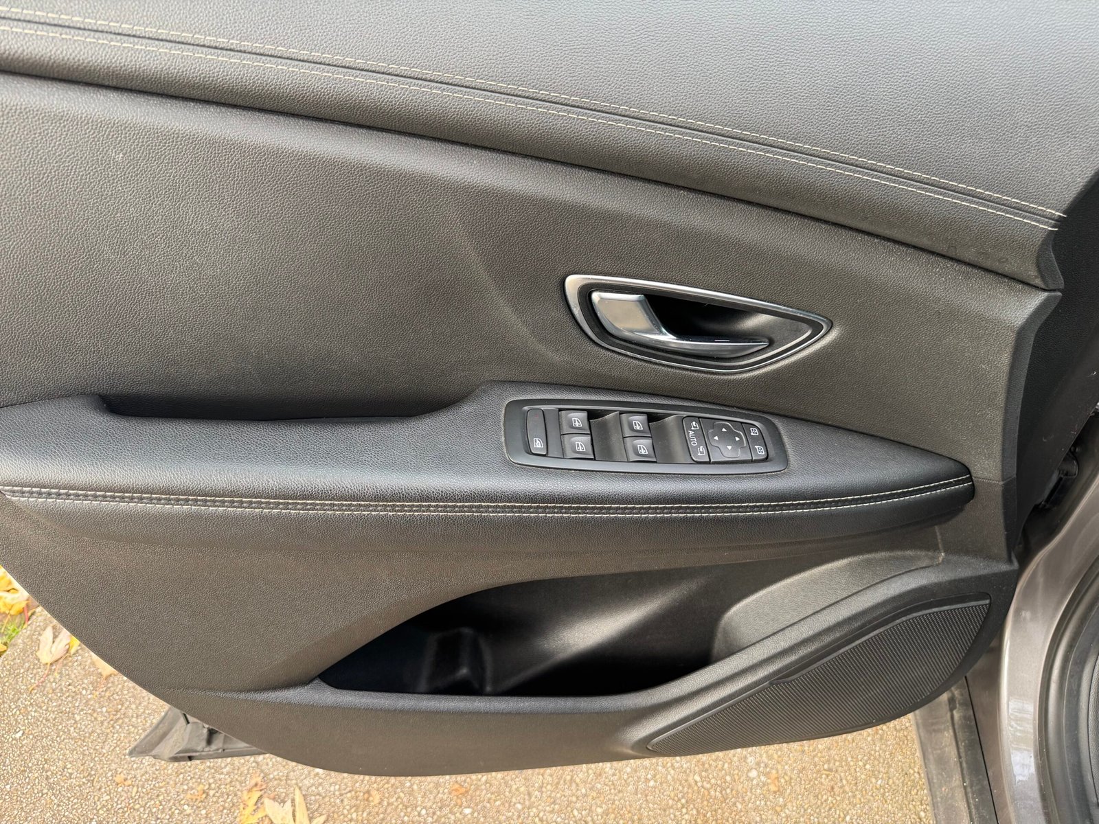 RENAULT Scenic IV 1.7 dCi EDC6 120ch “Business Intens”