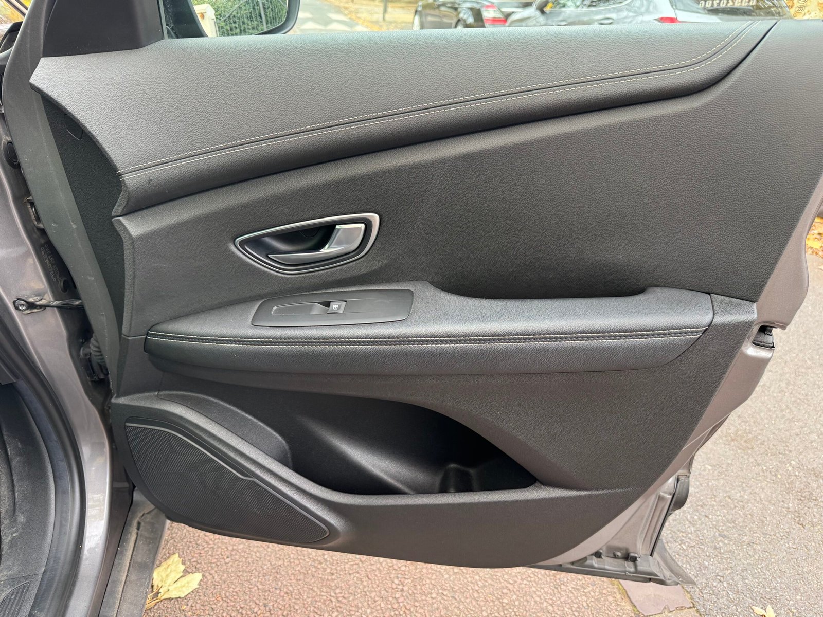 RENAULT Scenic IV 1.7 dCi EDC6 120ch “Business Intens”