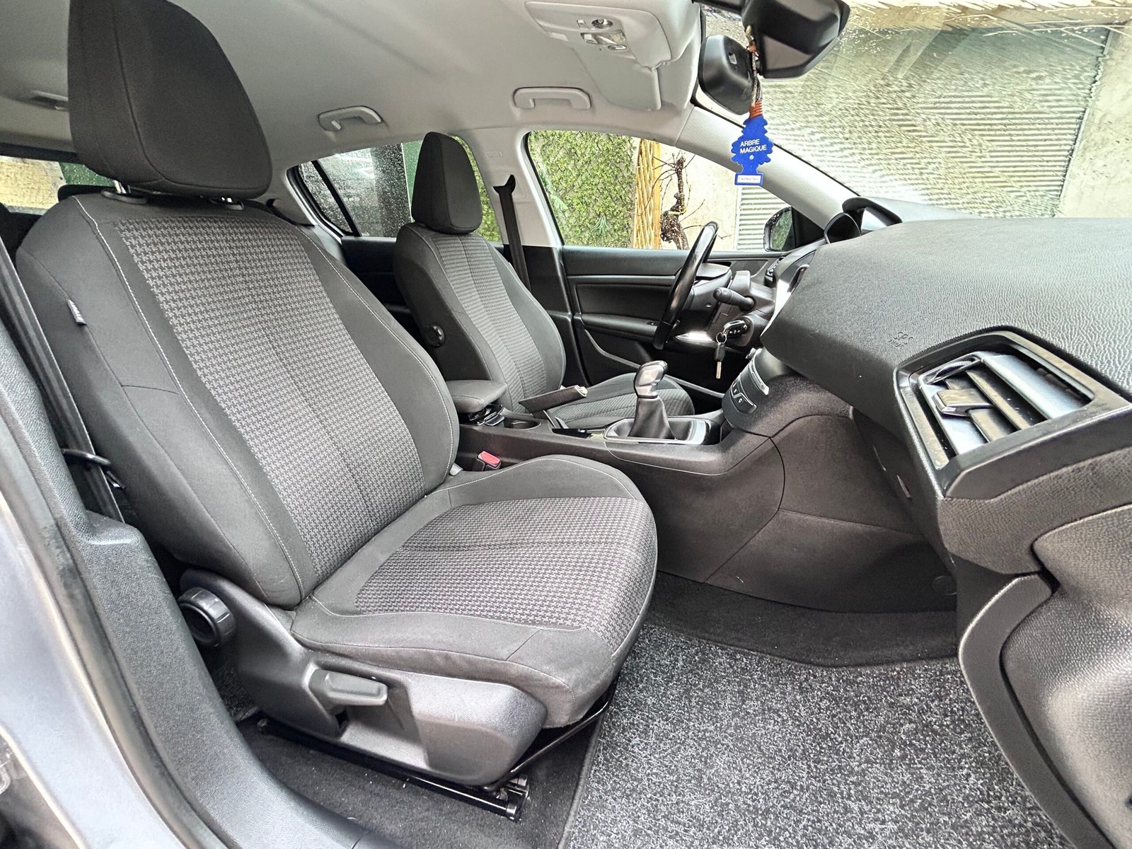 Peugeot 308 1.2 essence 110ch ” Style “