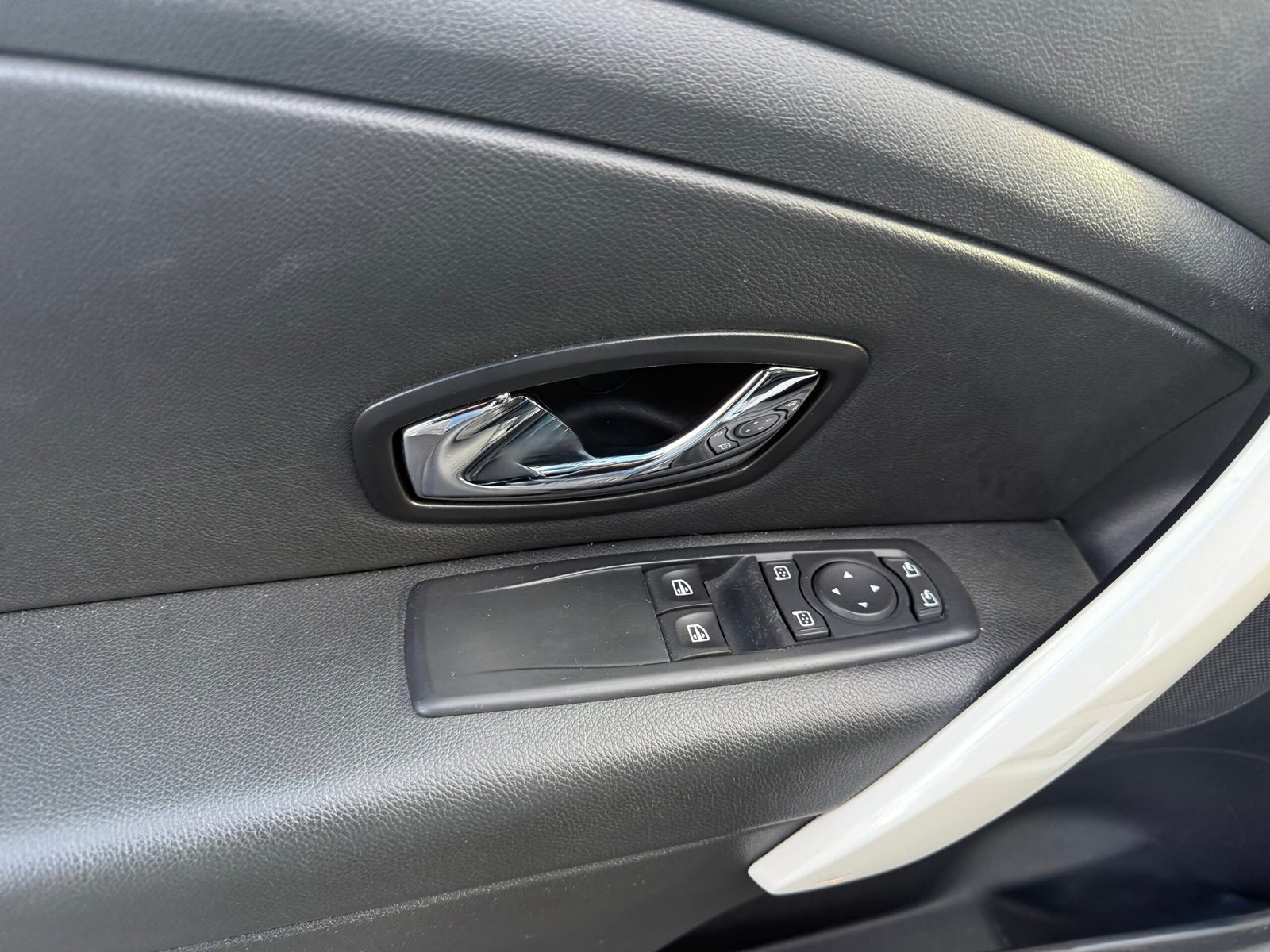 Renault Mégane III (2) Coupé 1.2 TCe S&S 130Ch « Finition Monaco GP »