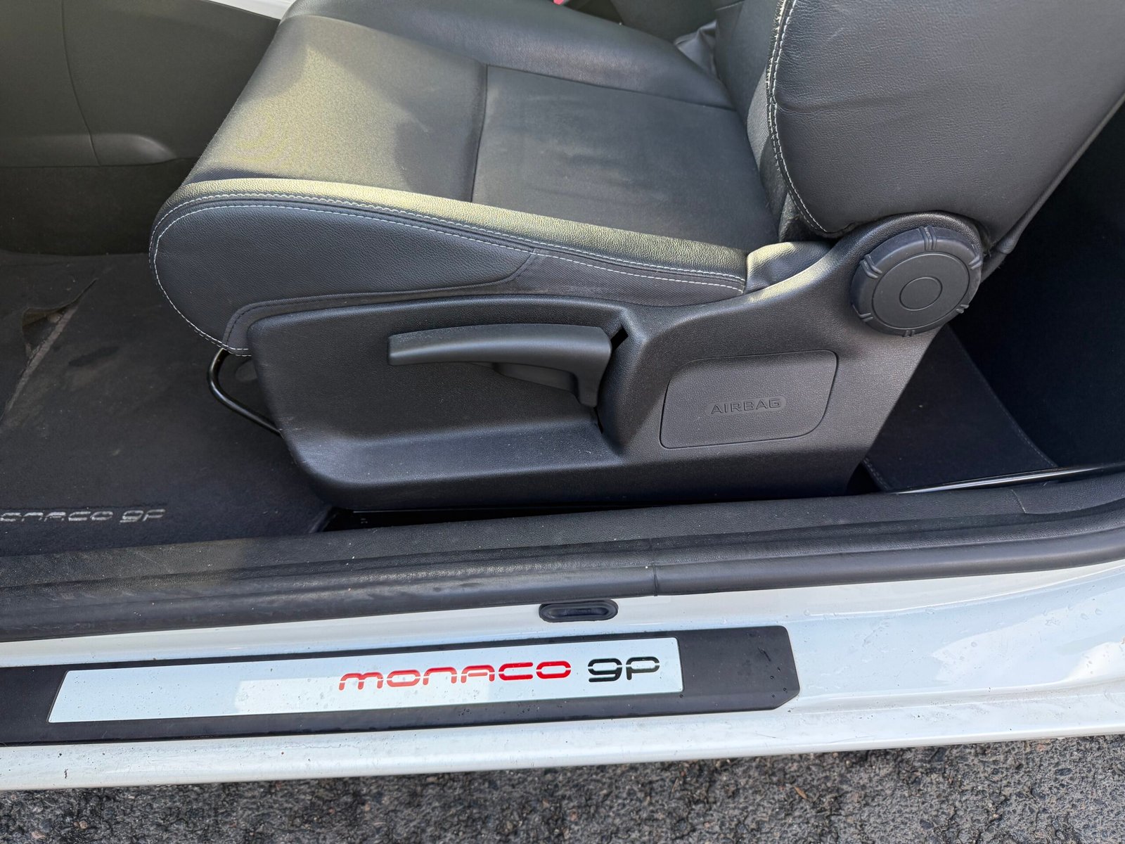 Renault Mégane III (2) Coupé 1.2 TCe S&S 130Ch « Finition Monaco GP »