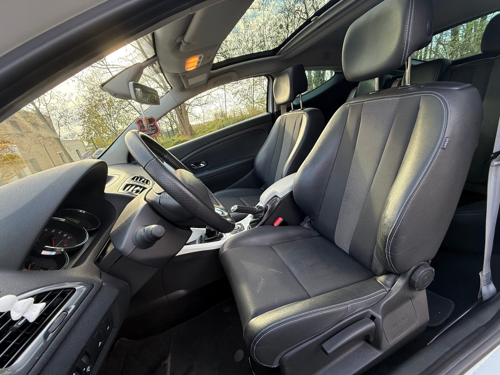 Renault Mégane III (2) Coupé 1.2 TCe S&S 130Ch « Finition Monaco GP »