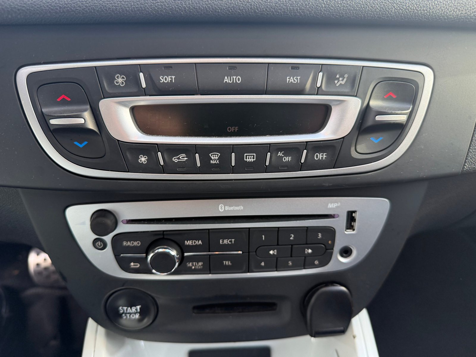 Renault Mégane III (2) Coupé 1.2 TCe S&S 130Ch « Finition Monaco GP »