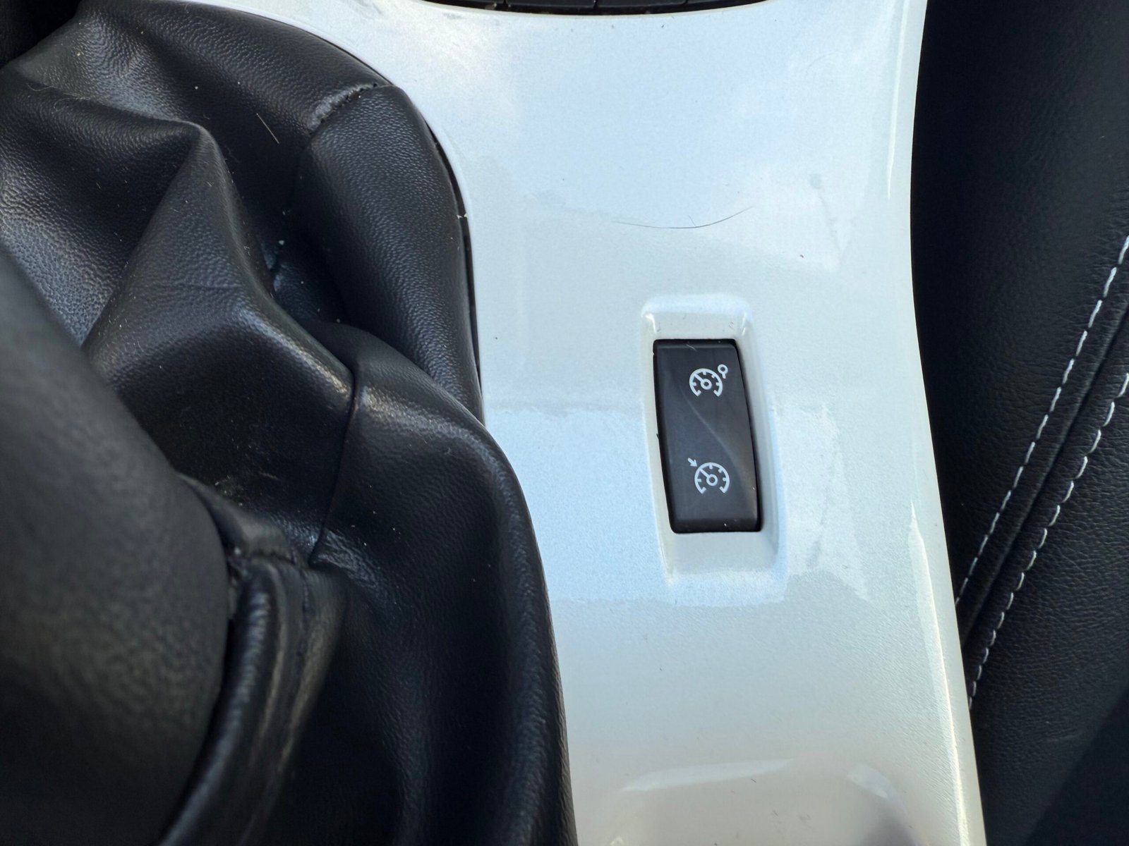 Renault Mégane III (2) Coupé 1.2 TCe S&S 130Ch « Finition Monaco GP »