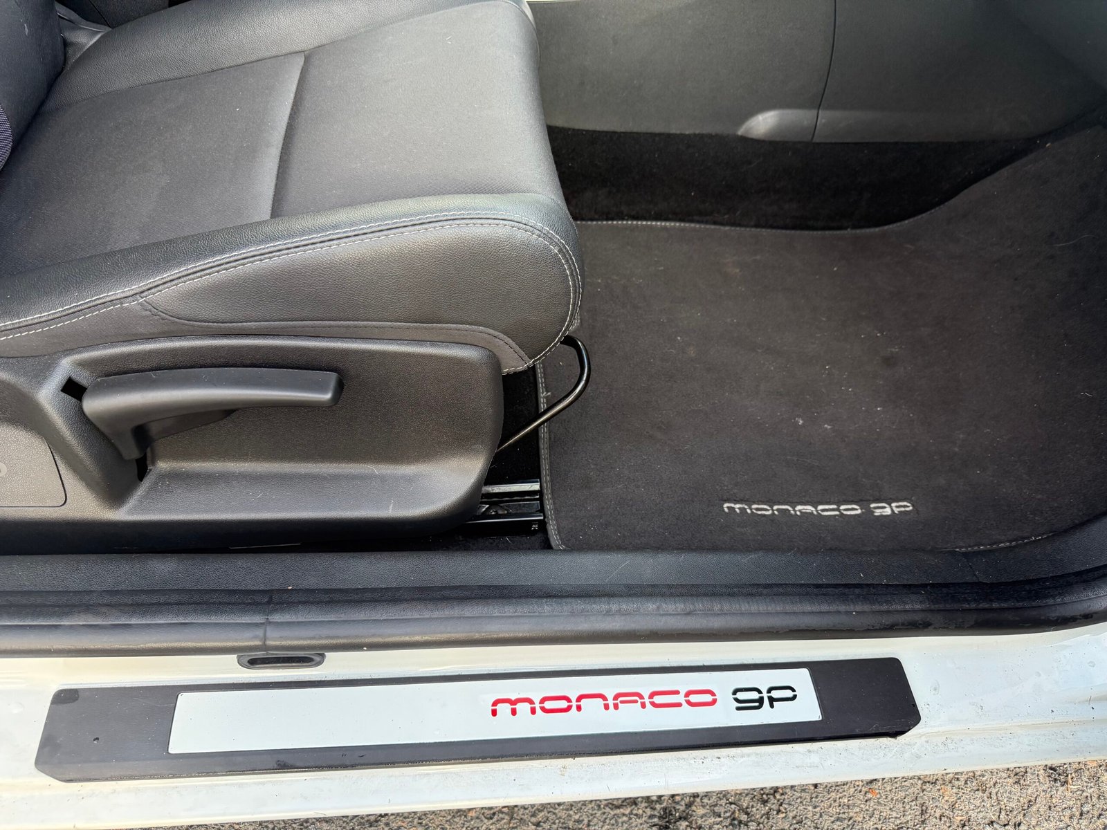 Renault Mégane III (2) Coupé 1.2 TCe S&S 130Ch « Finition Monaco GP »