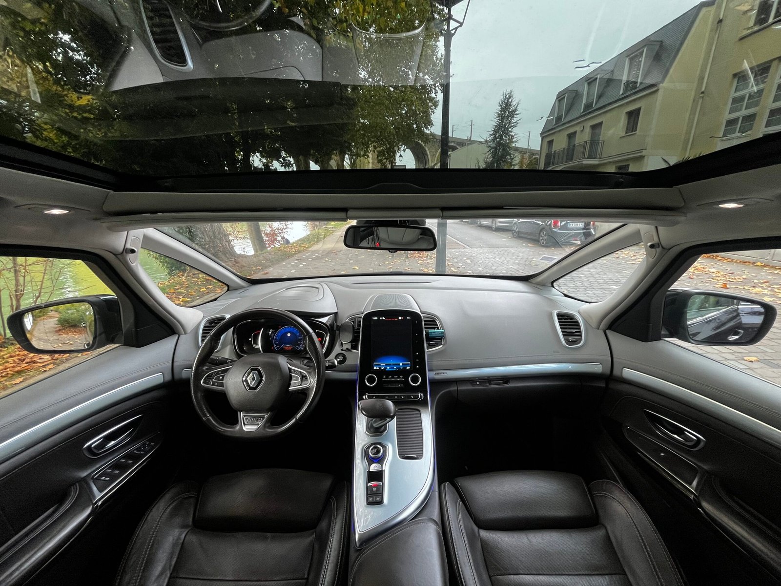 RENAULT Espace V 1.6 dCi 161Ch “Initiale Paris”