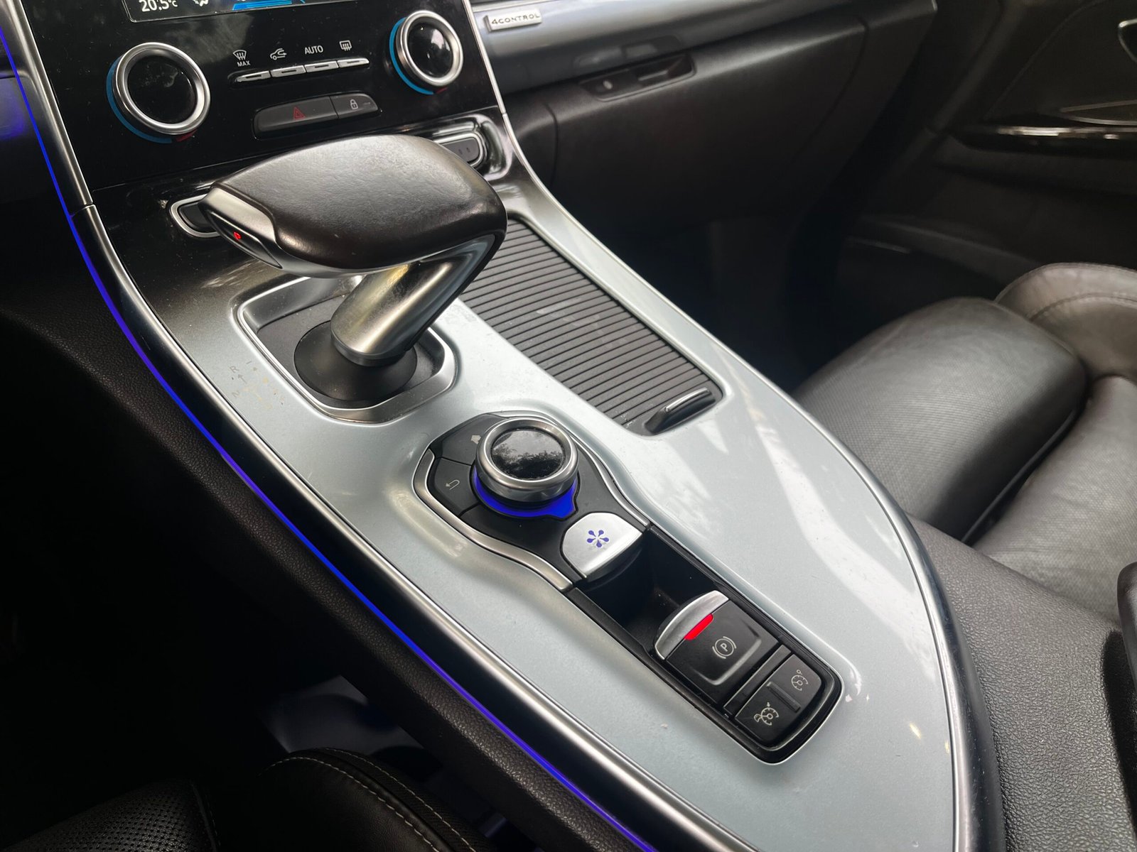 RENAULT Espace V 1.6 dCi 161Ch “Initiale Paris”