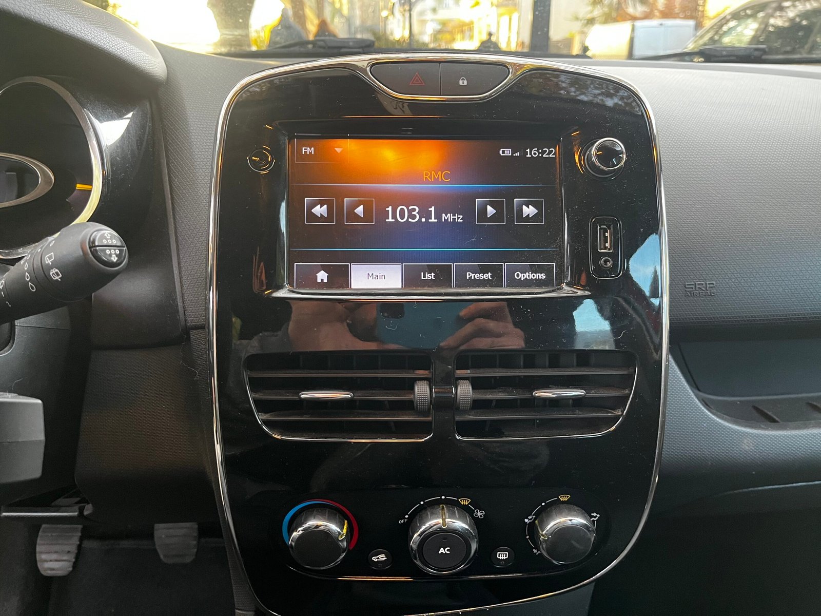 Renault Clio IV Estate 1.5 dCi S&S 90Ch “Dynamique”