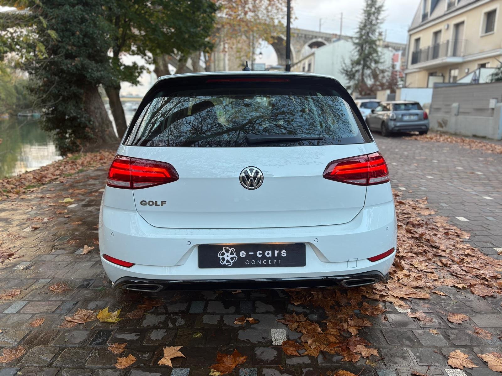 VOLKSWAGEN Golf VII 5 Portes Phase 2 1.5 TSI DSG7 150 cv Boîte R-Line