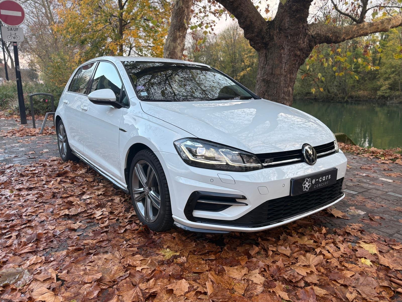 VOLKSWAGEN Golf VII 5 Portes Phase 2 1.5 TSI DSG7 150 cv Boîte R-Line