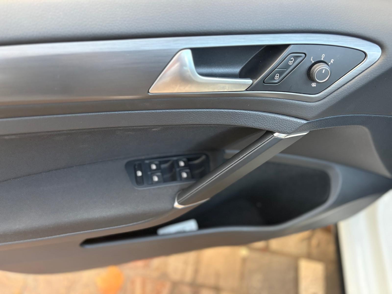 VOLKSWAGEN Golf VII 5 Portes Phase 2 1.5 TSI DSG7 150 cv Boîte R-Line