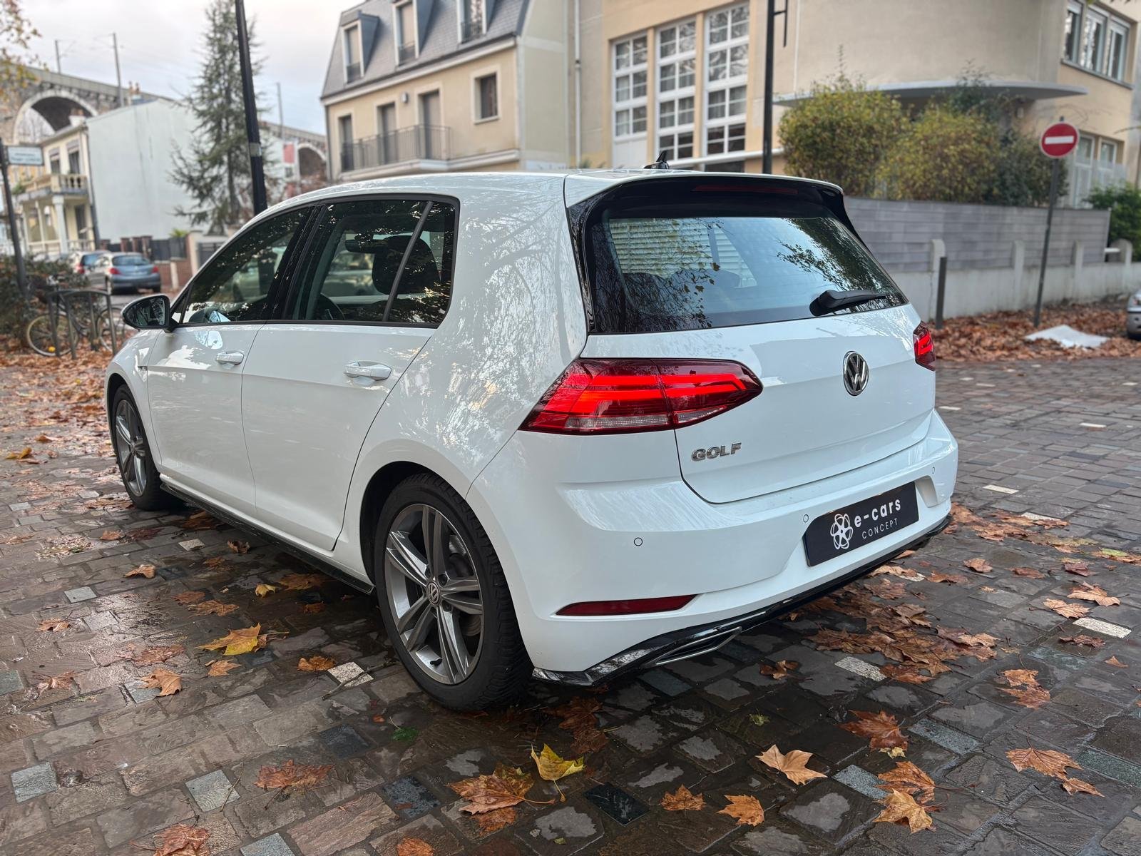 VOLKSWAGEN Golf VII 5 Portes Phase 2 1.5 TSI DSG7 150 cv Boîte R-Line