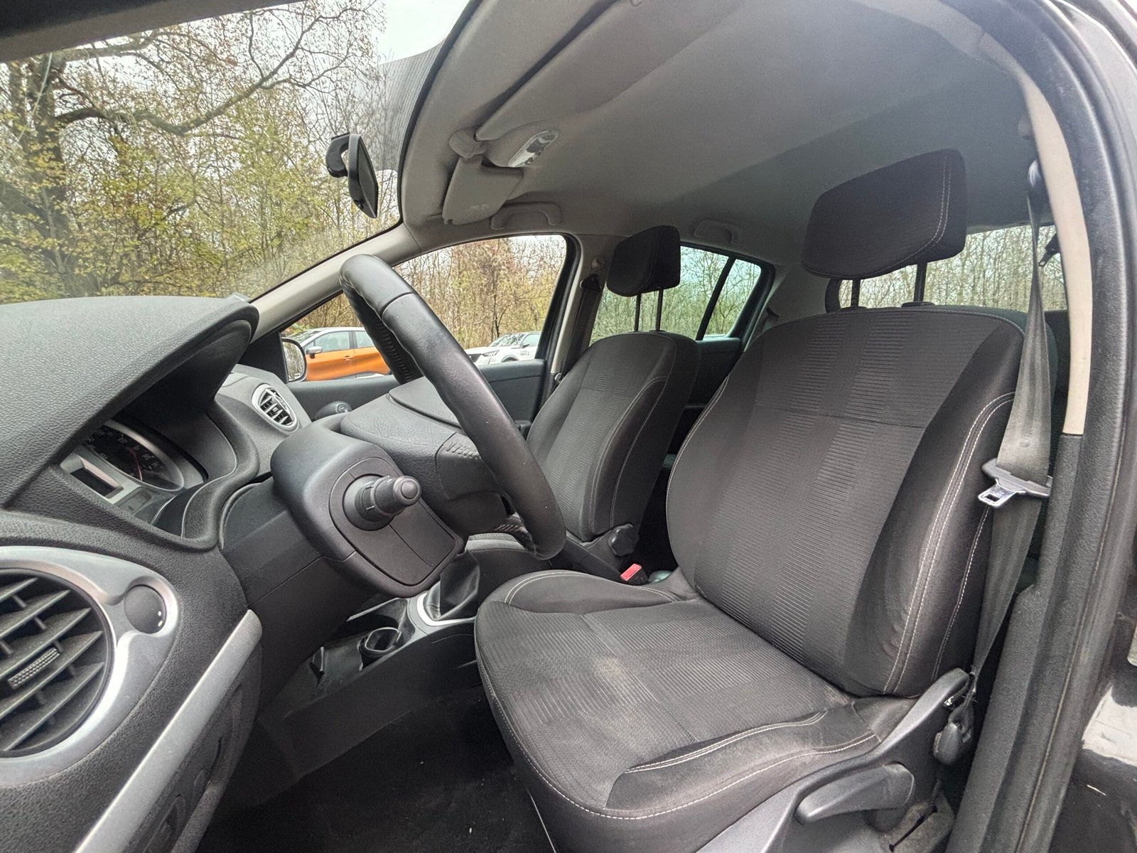 RENAULT Clio III 5 Portes Phase 2 1.2 TCe 100 TomTom