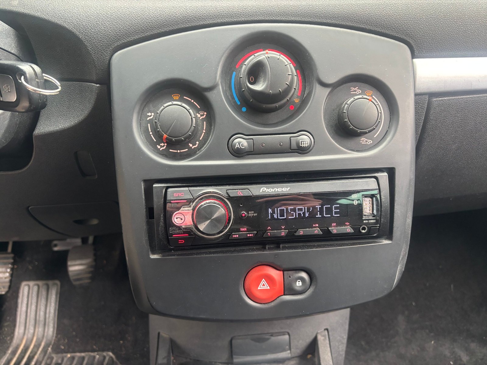 RENAULT Clio III 5 Portes Phase 2 1.2 TCe 100 TomTom