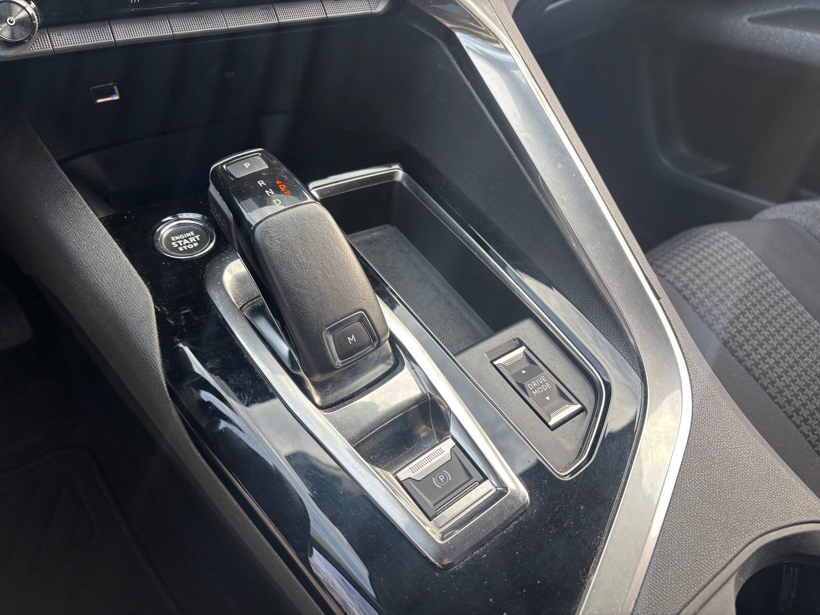 PEUGEOT 3008 II Phase 2 1.5 BlueHDi EAT8 130 cv ACTIVE BUSINESS