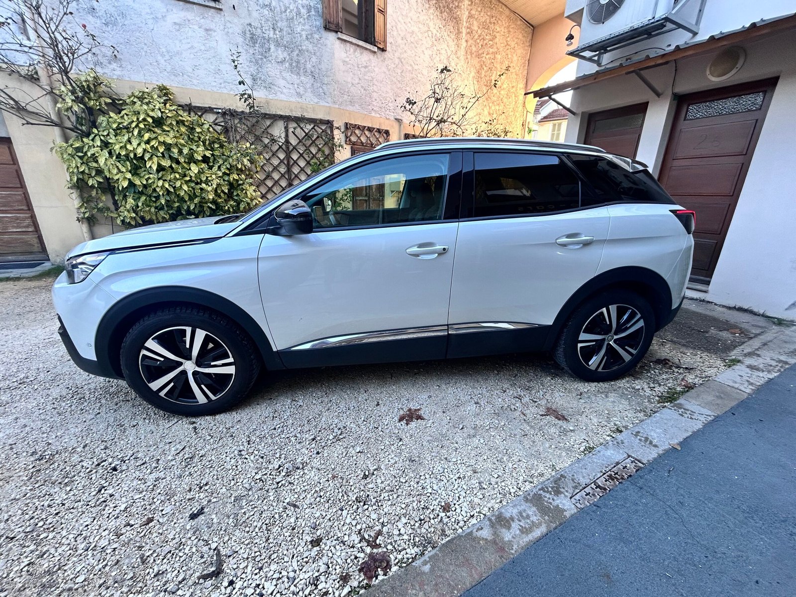 PEUGEOT 3008 II 1.5 bhdi 16V EAT6 S&S 130Ch ” Allure “