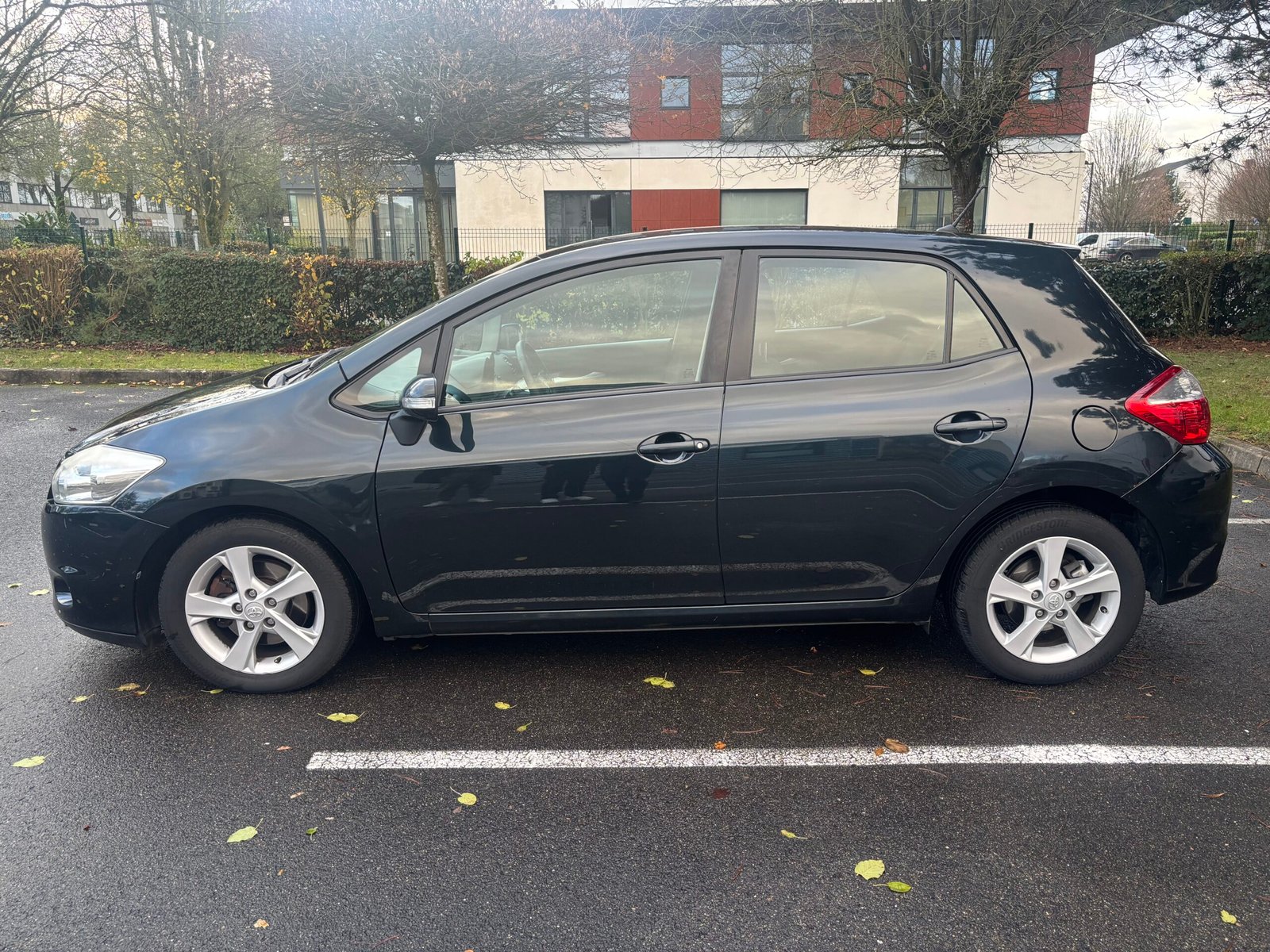 TOYOTA Auris (150) Phase 2 (Prod GB) 5 Portes 2.0 D-4D 126 cv