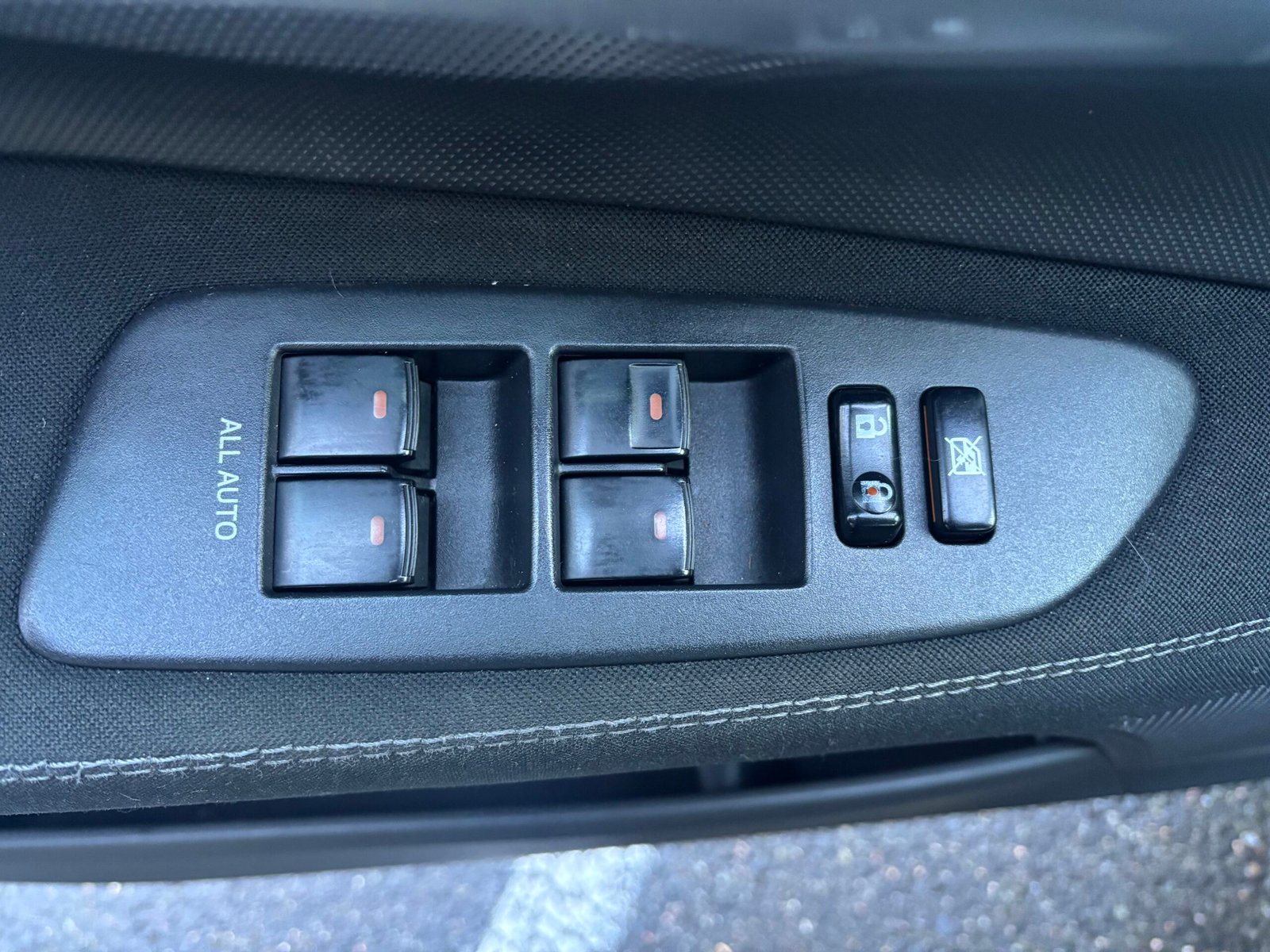 TOYOTA Auris (150) Phase 2 (Prod GB) 5 Portes 2.0 D-4D 126 cv