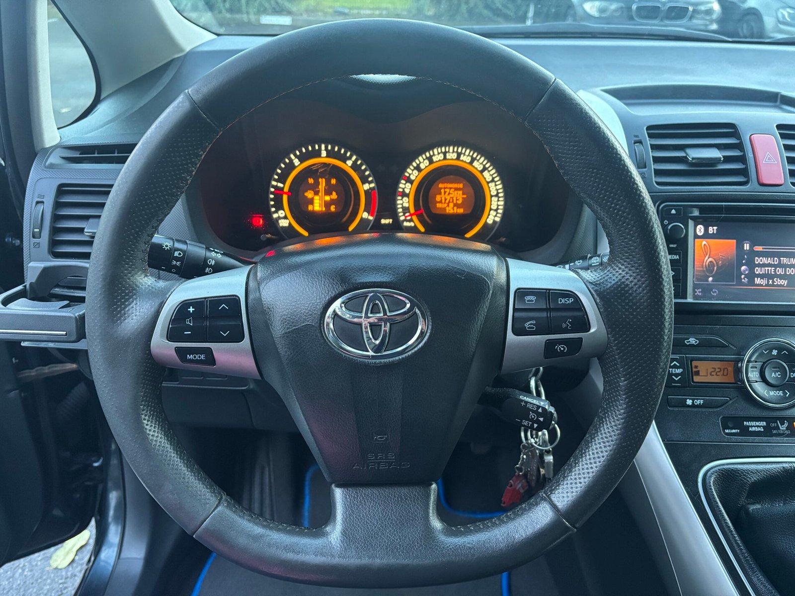 TOYOTA Auris (150) Phase 2 (Prod GB) 5 Portes 2.0 D-4D 126 cv