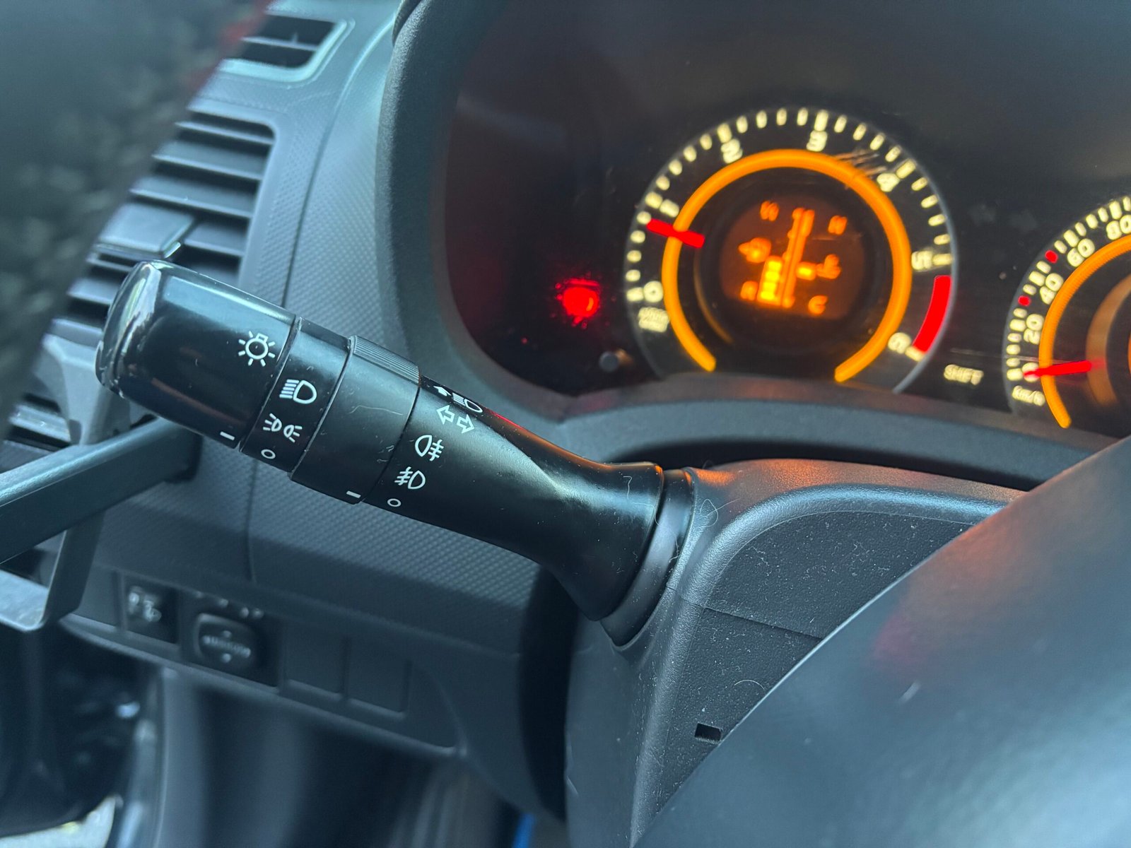 TOYOTA Auris (150) Phase 2 (Prod GB) 5 Portes 2.0 D-4D 126 cv