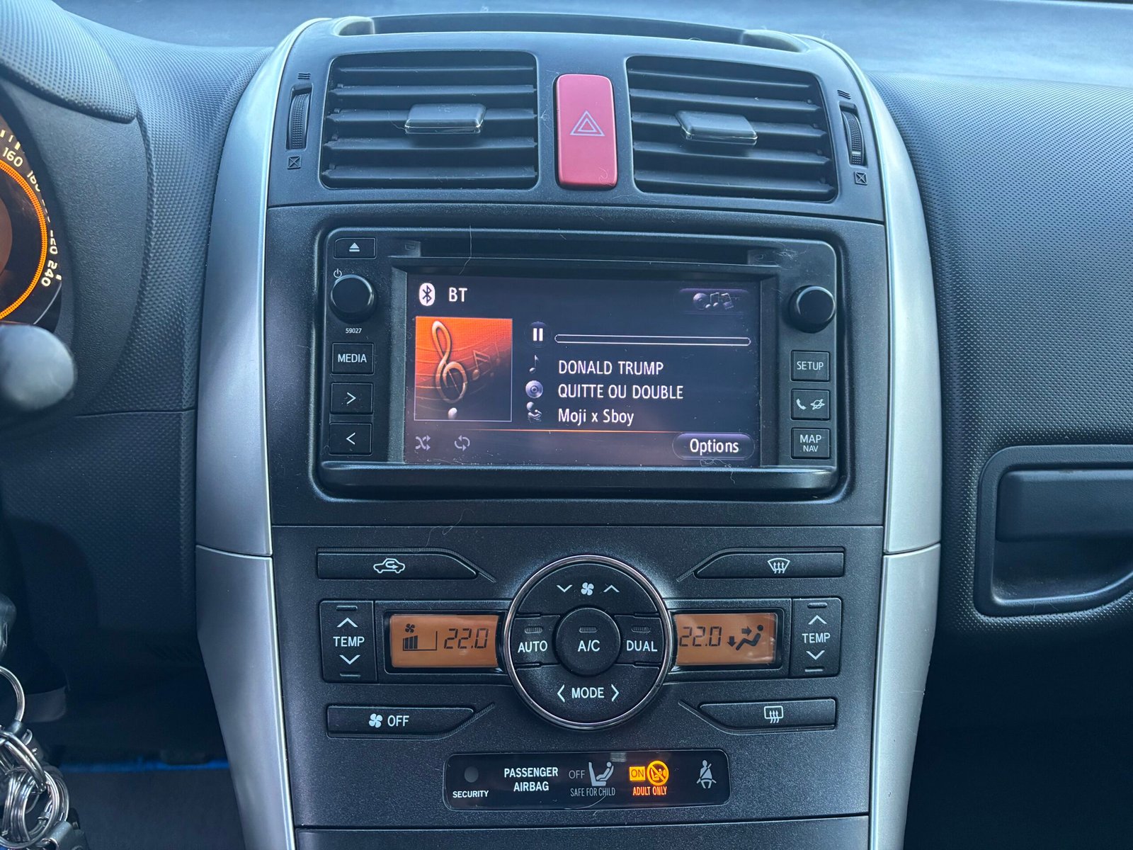 TOYOTA Auris (150) Phase 2 (Prod GB) 5 Portes 2.0 D-4D 126 cv