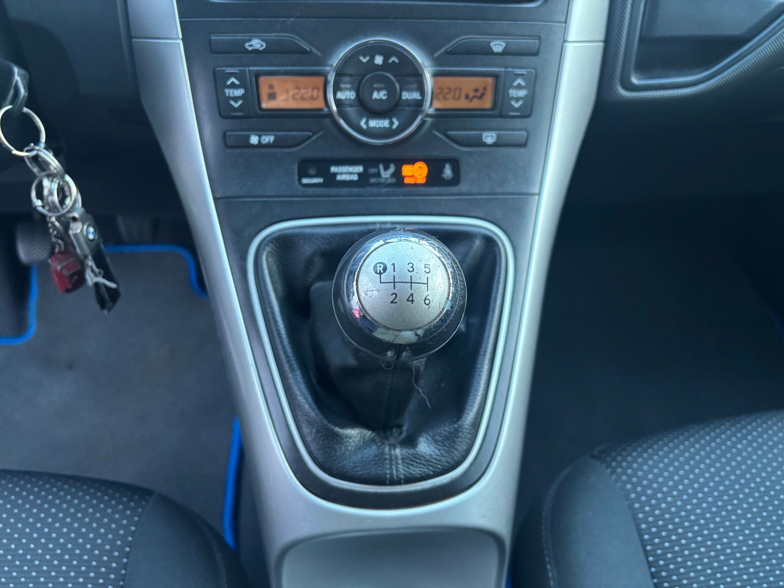 TOYOTA Auris (150) Phase 2 (Prod GB) 5 Portes 2.0 D-4D 126 cv