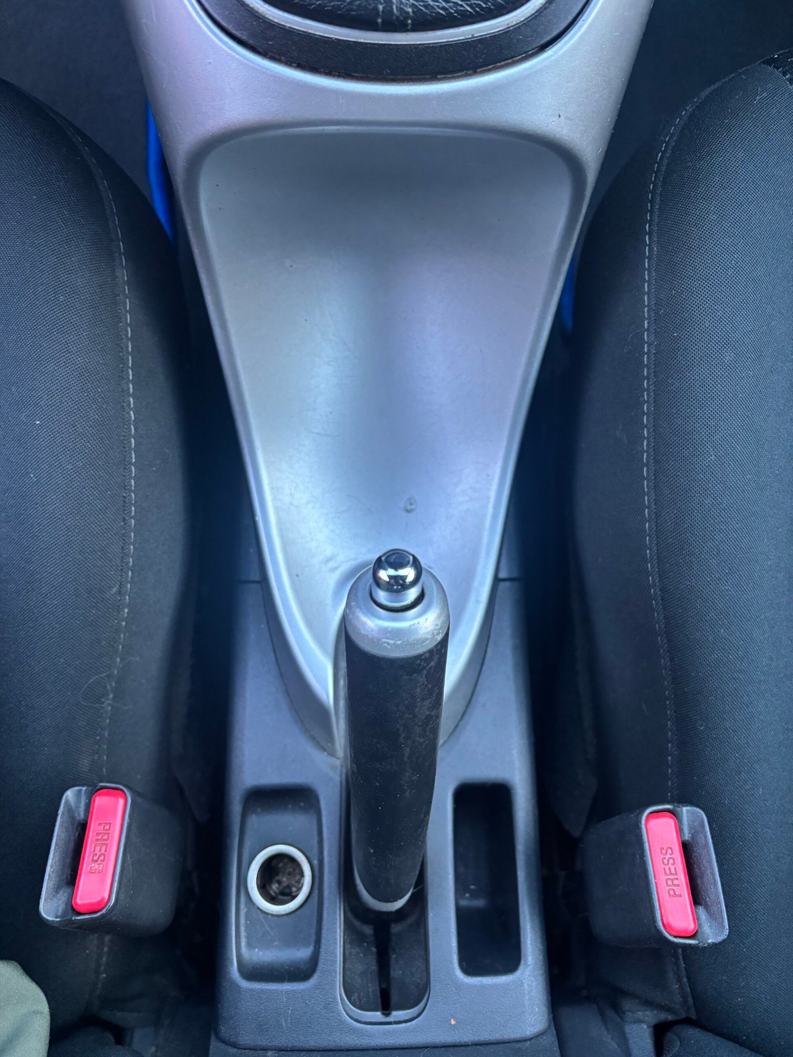 TOYOTA Auris (150) Phase 2 (Prod GB) 5 Portes 2.0 D-4D 126 cv