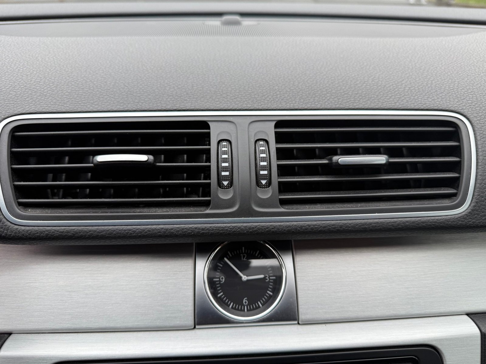 VOLKSWAGEN Passat (B7) « Carat » 2.0 TDI Bluemotion DSG6 140ch