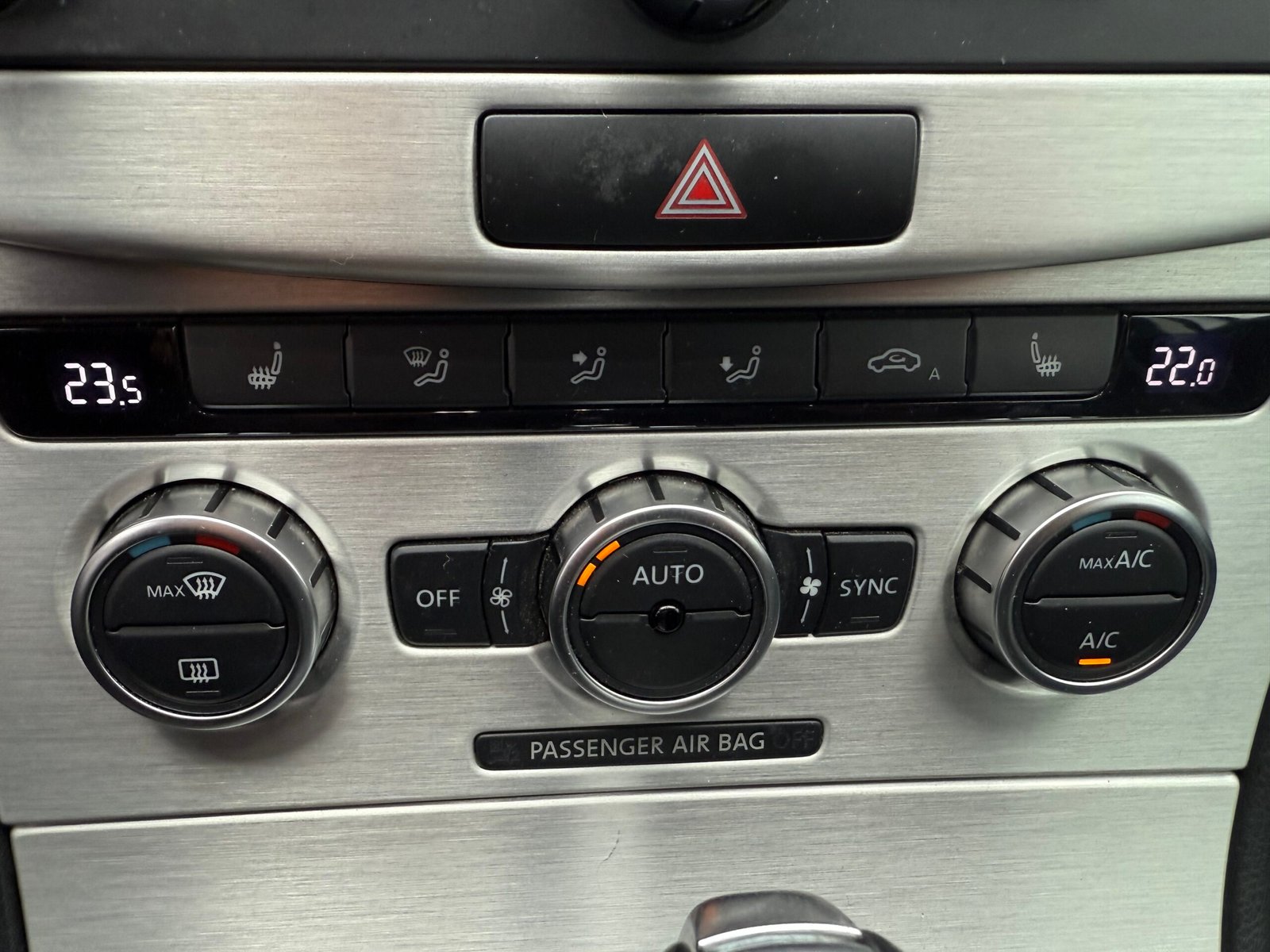 VOLKSWAGEN Passat (B7) « Carat » 2.0 TDI Bluemotion DSG6 140ch