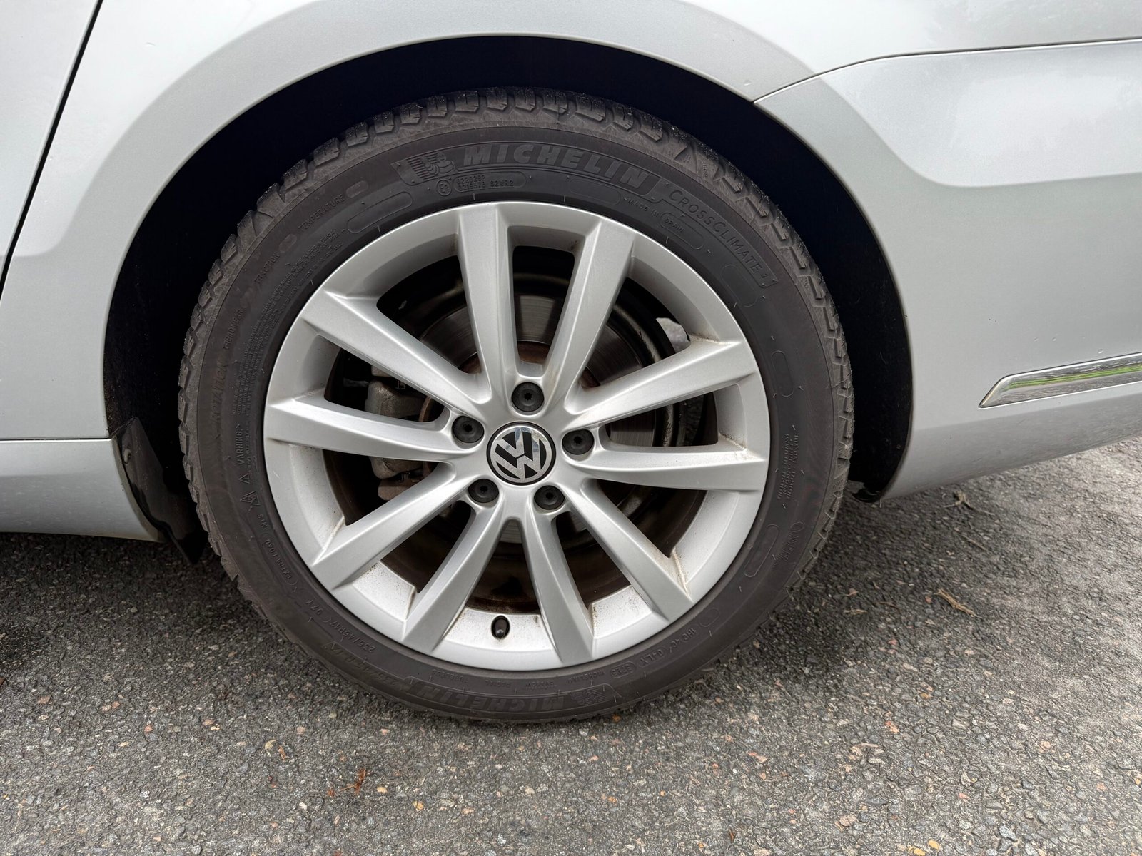 VOLKSWAGEN Passat (B7) « Carat » 2.0 TDI Bluemotion DSG6 140ch