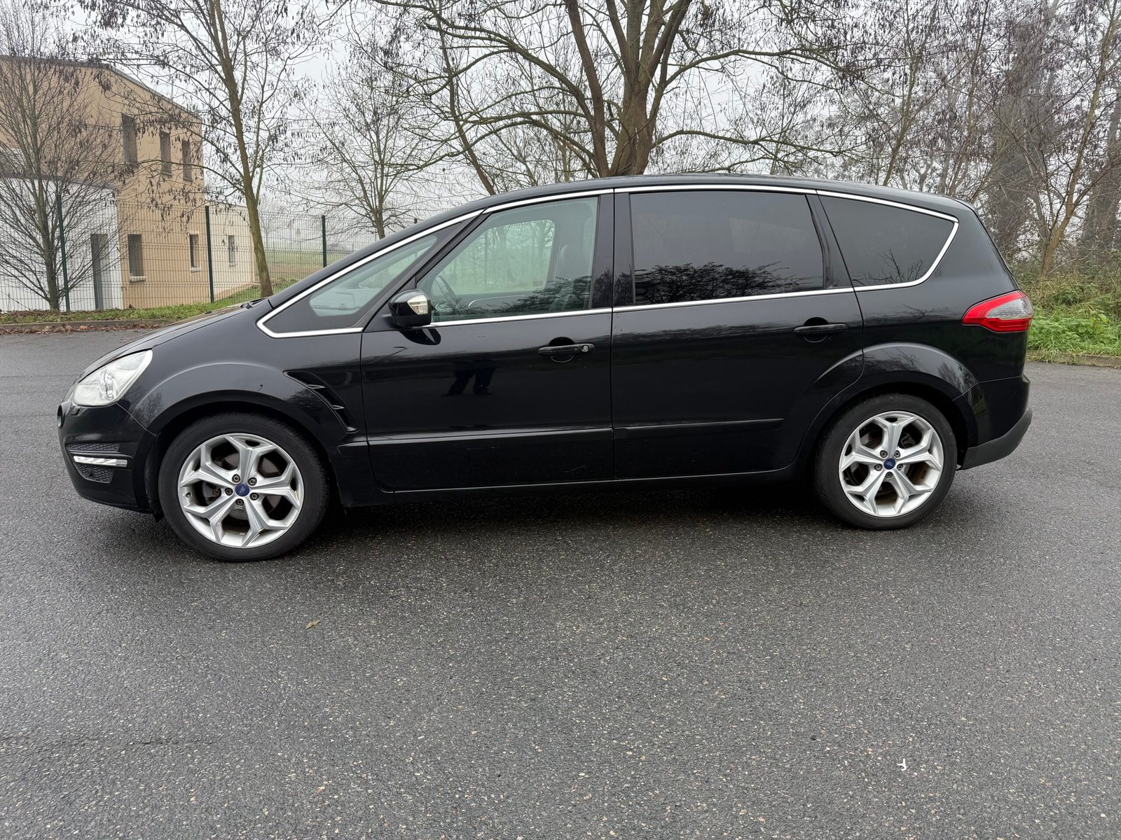 FORD S-Max Phase 2 2.0 TDCi FAP 136Ch finition « Titanium »