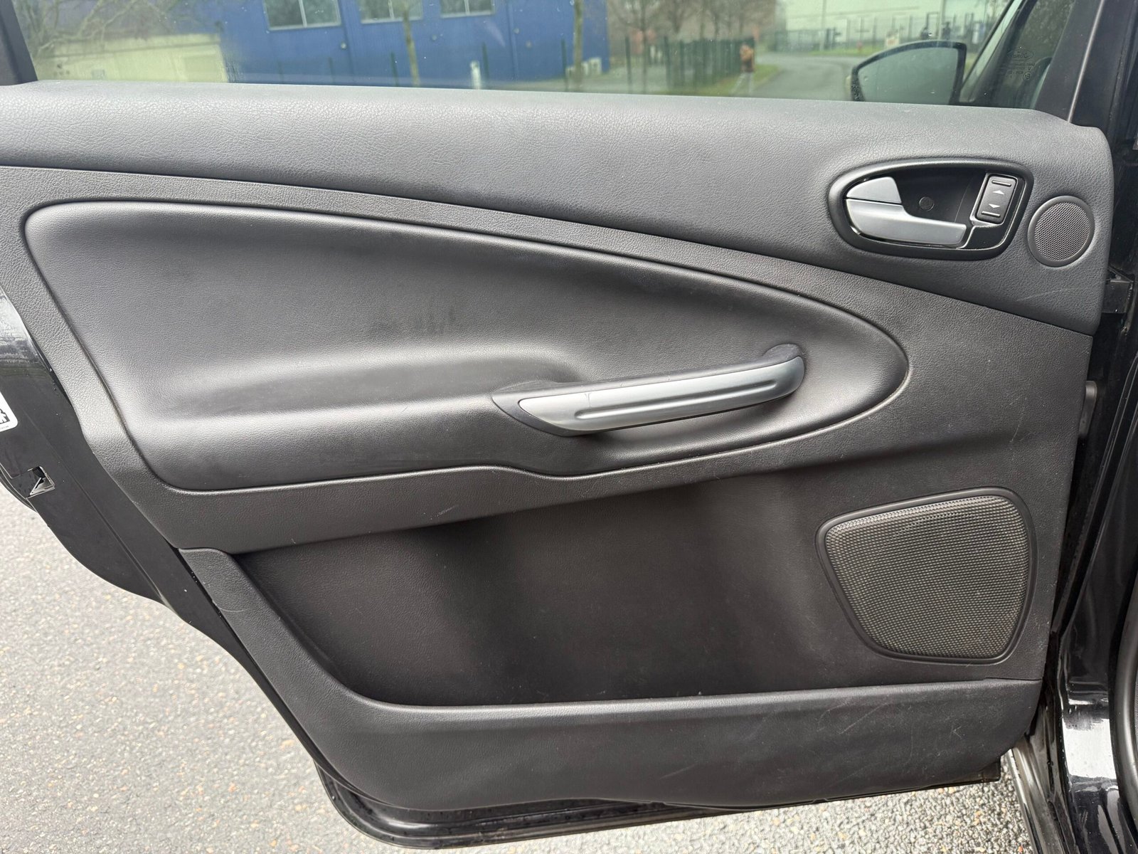 FORD S-Max Phase 2 2.0 TDCi FAP 136Ch finition « Titanium »