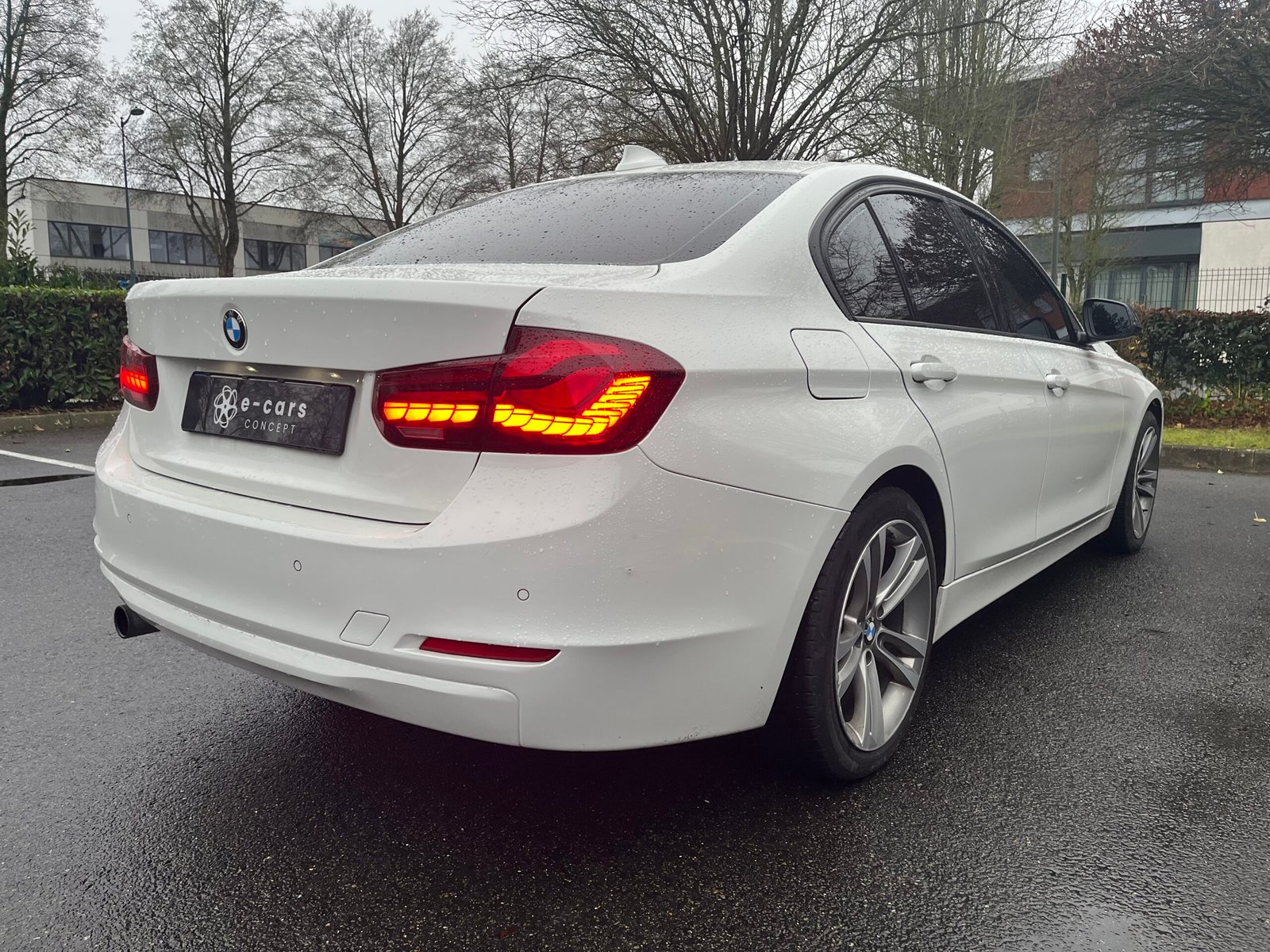 BMW Série 3 Pack Sport (F30) Berline 320i 2.0 16V 184 cv Boîte auto