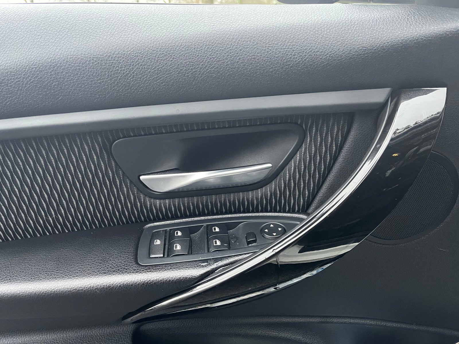 BMW Série 3 Pack Sport (F30) Berline 320i 2.0 16V 184 cv Boîte auto