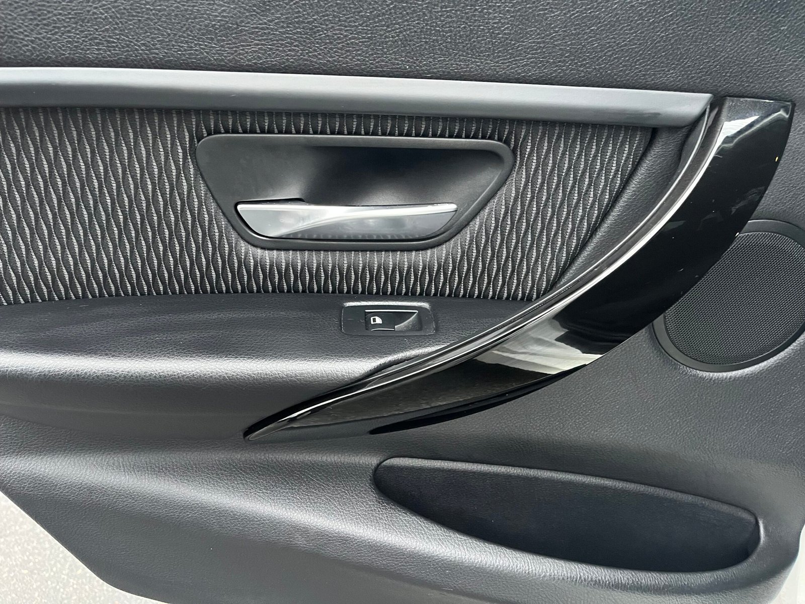 BMW Série 3 Pack Sport (F30) Berline 320i 2.0 16V 184 cv Boîte auto