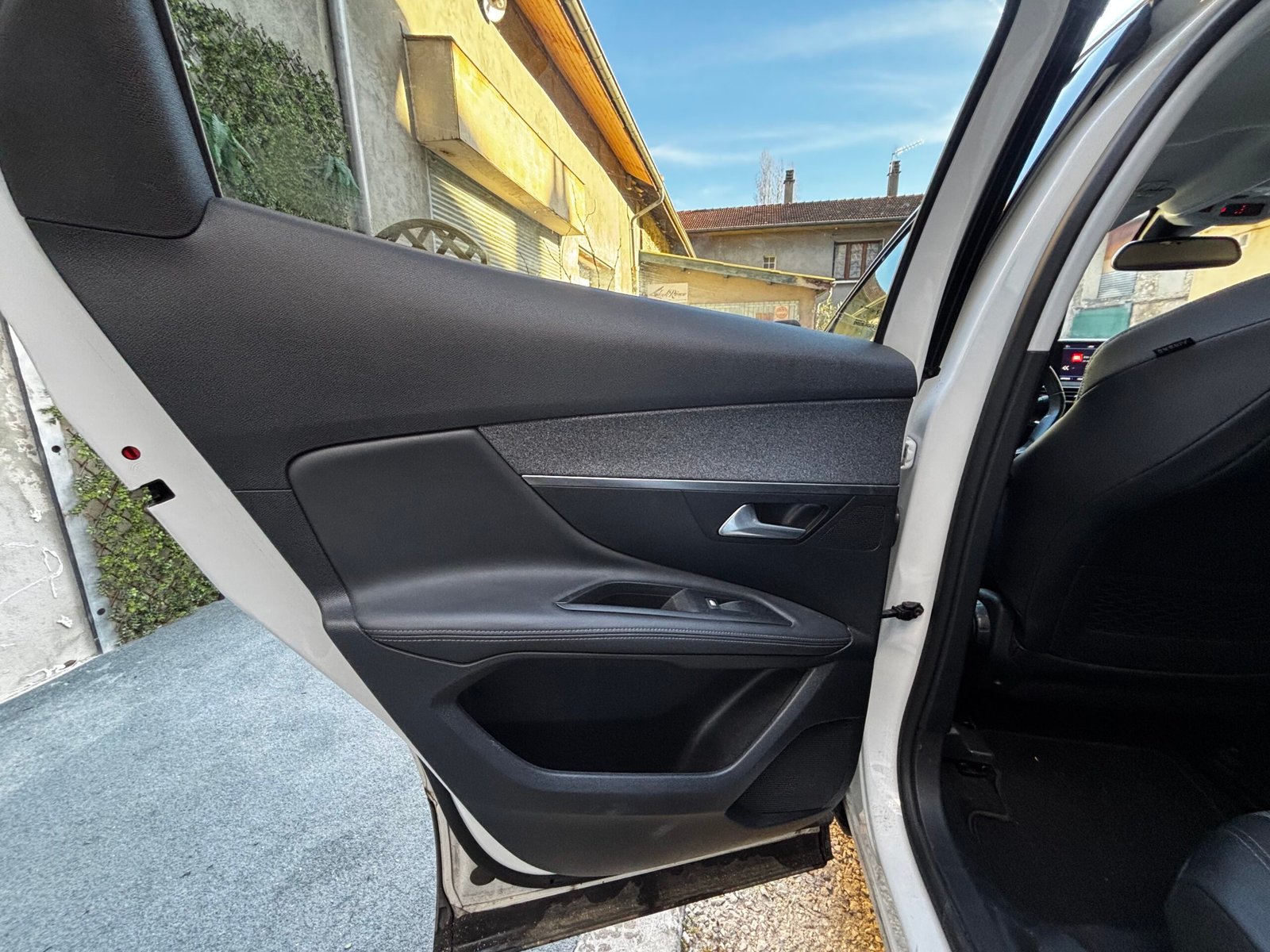 PEUGEOT 3008 II 1.2 i  S&S 130Ch “CROSSWAY”