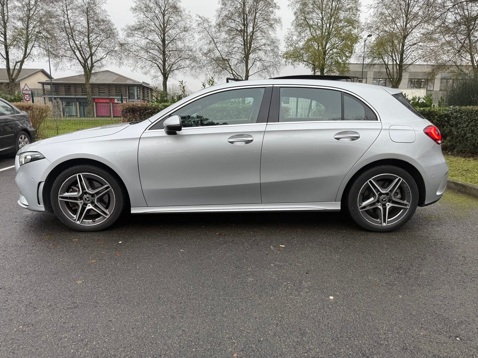 Mercedes-Benz Classe A 250e Toit ouvrant AMG Line 1.3 Ti 16V 218cv Boîte auto