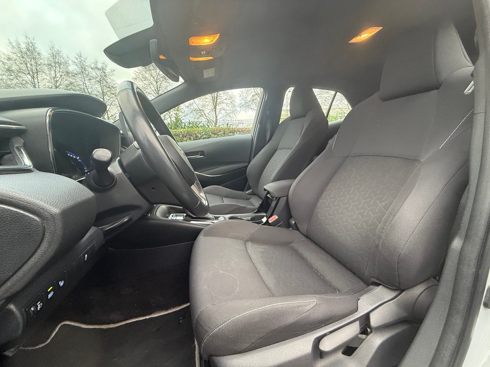 TOYOTA Corolla Dynamic Business (210) (UKP) HB 1.8 VVT-i 16V GPS 122 HSD CVT 98 cv Boîte auto