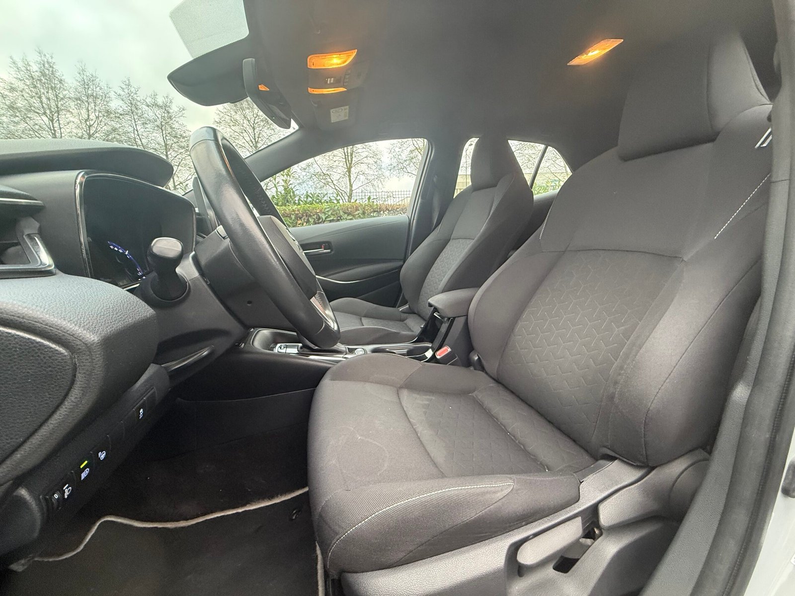 TOYOTA Corolla Dynamic Business (210) (UKP) HB 1.8 VVT-i 16V GPS 122 HSD CVT 98 cv Boîte auto