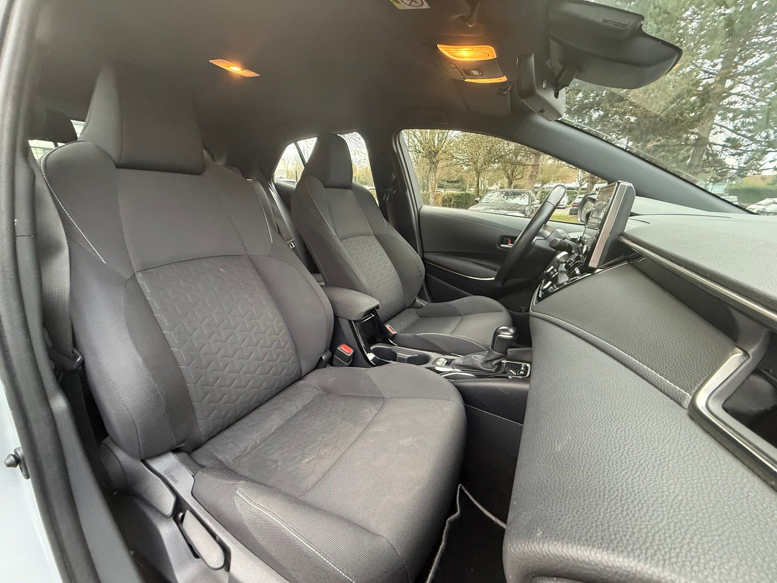 TOYOTA Corolla Dynamic Business (210) (UKP) HB 1.8 VVT-i 16V GPS 122 HSD CVT 98 cv Boîte auto