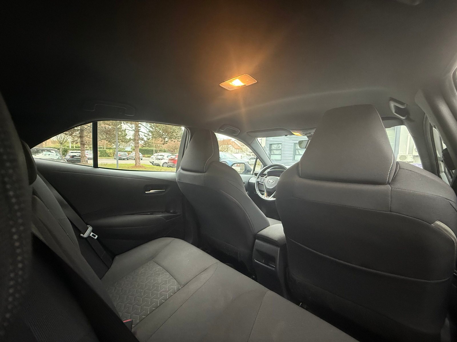 TOYOTA Corolla Dynamic Business (210) (UKP) HB 1.8 VVT-i 16V GPS 122 HSD CVT 98 cv Boîte auto