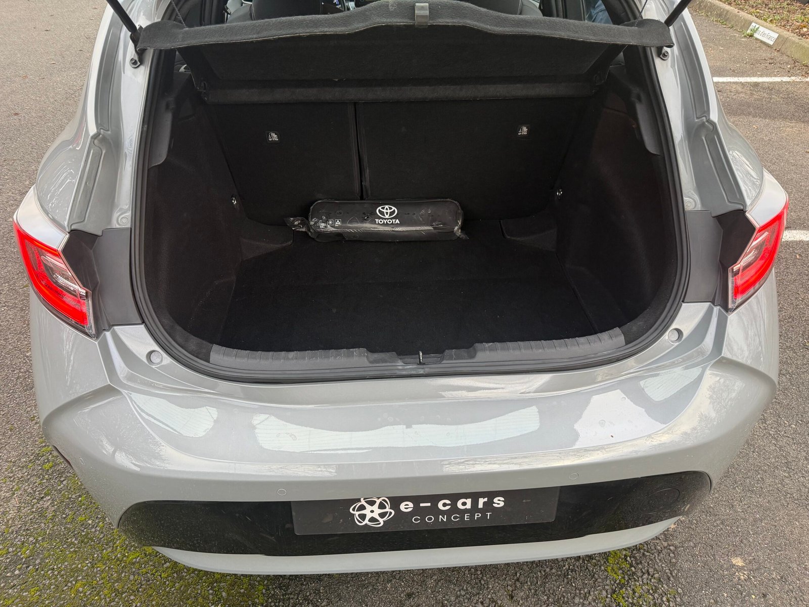 TOYOTA Corolla Dynamic Business (210) (UKP) HB 1.8 VVT-i 16V GPS 122 HSD CVT 98 cv Boîte auto