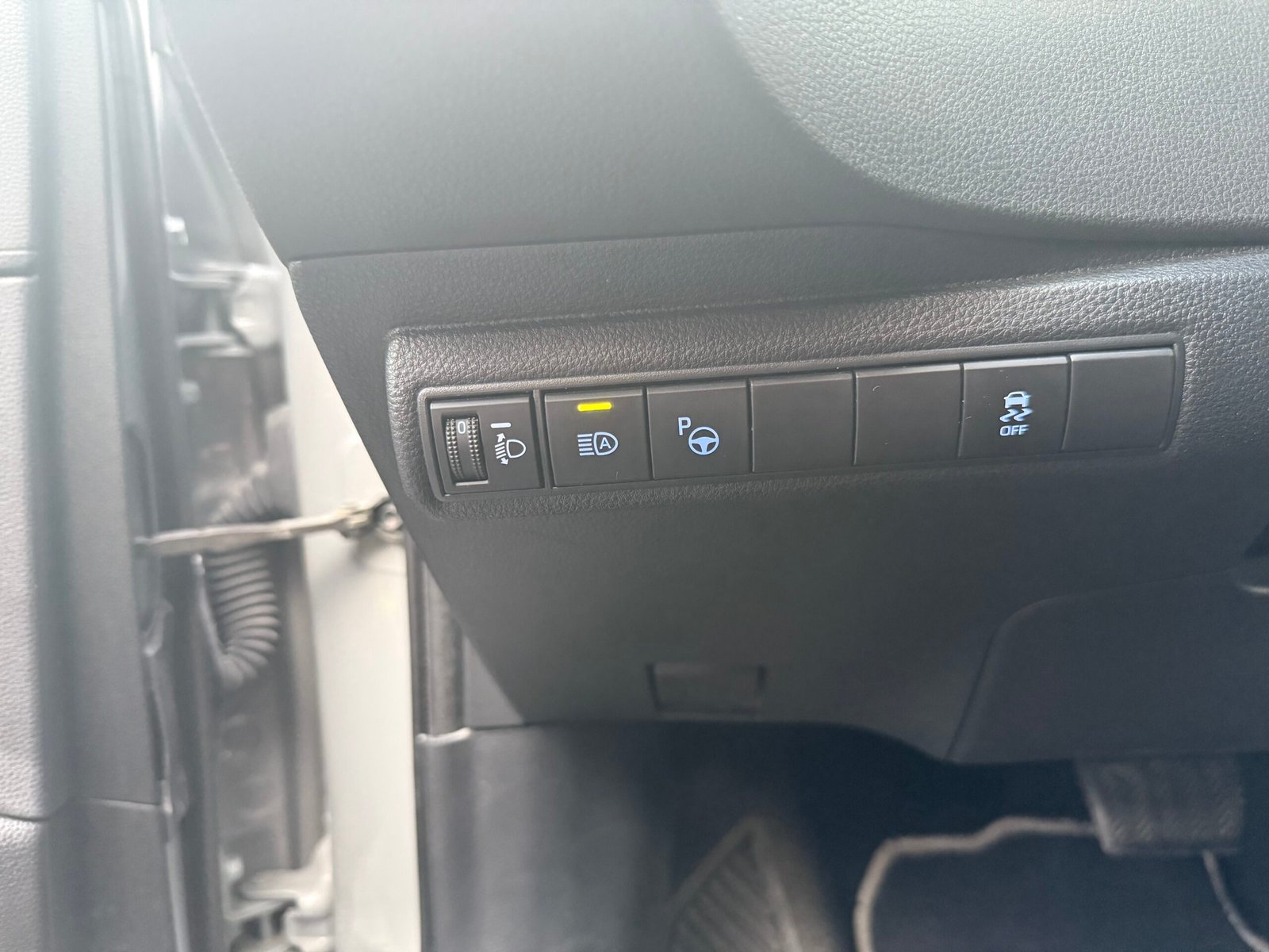 TOYOTA Corolla Dynamic Business (210) (UKP) HB 1.8 VVT-i 16V GPS 122 HSD CVT 98 cv Boîte auto