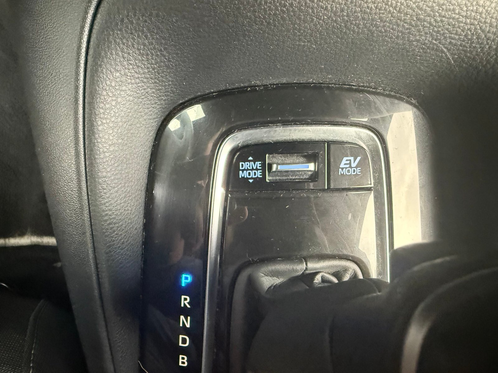 TOYOTA Corolla Dynamic Business (210) (UKP) HB 1.8 VVT-i 16V GPS 122 HSD CVT 98 cv Boîte auto