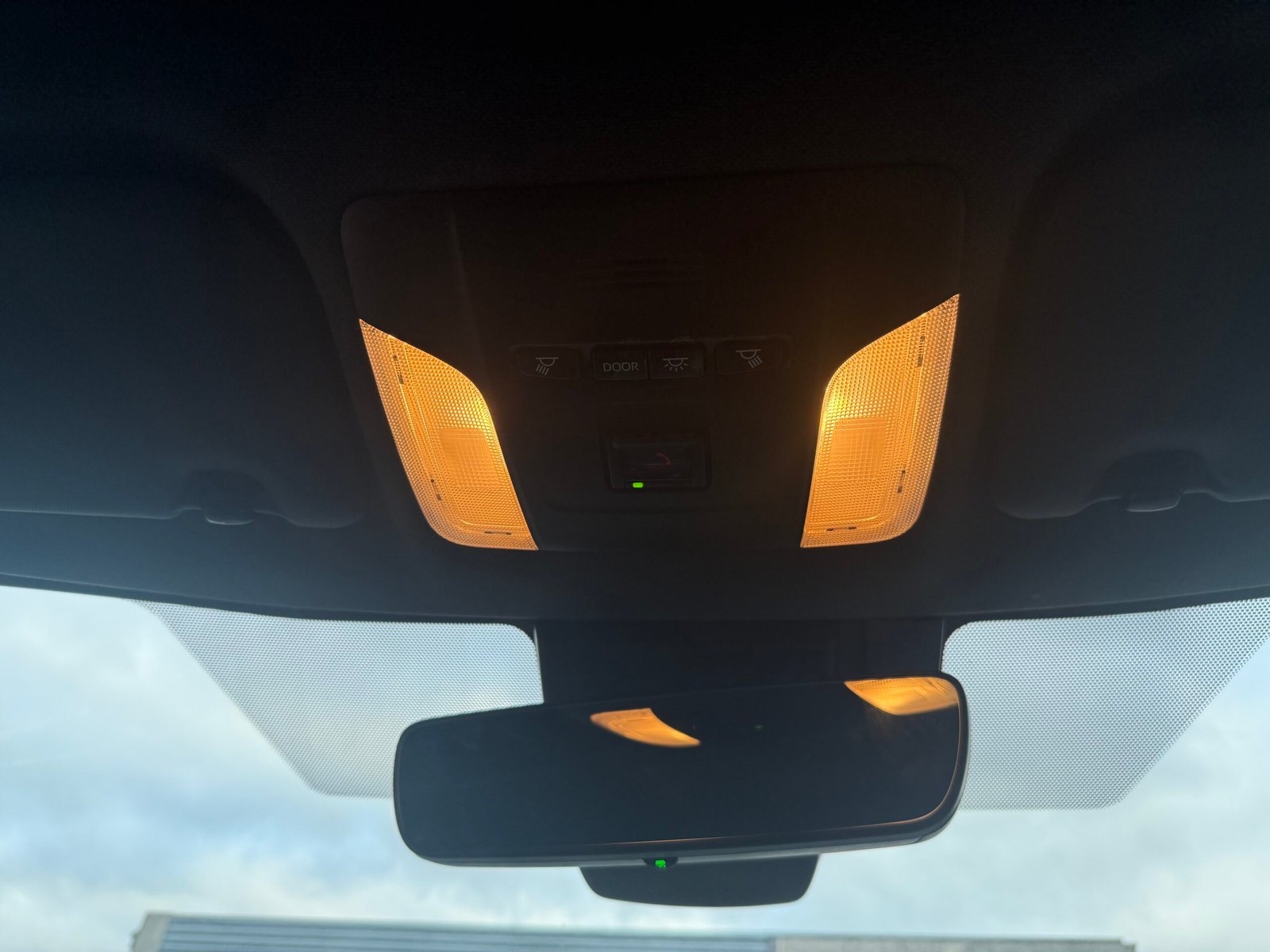 TOYOTA Corolla Dynamic Business (210) (UKP) HB 1.8 VVT-i 16V GPS 122 HSD CVT 98 cv Boîte auto