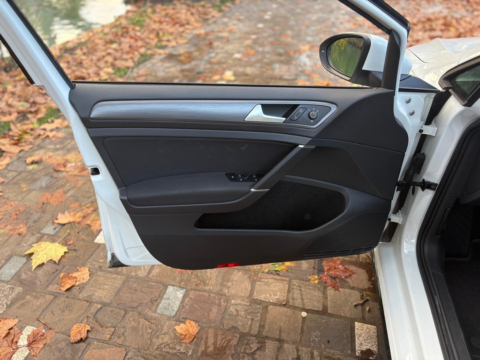 VOLKSWAGEN Golf VII 5 Portes Phase 2 1.5 TSI DSG7 150 cv Boîte R-Line